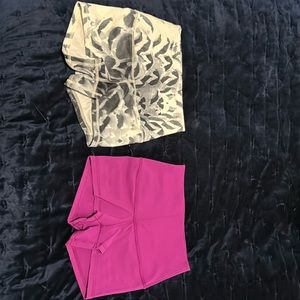 Lululemon boogie short roll down size 4 grey/magenta grey with inner fabric tag